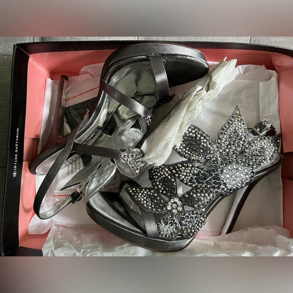 🧨SALE NINA SILVER RHINESTONE HEELS - Picture 6 of 6